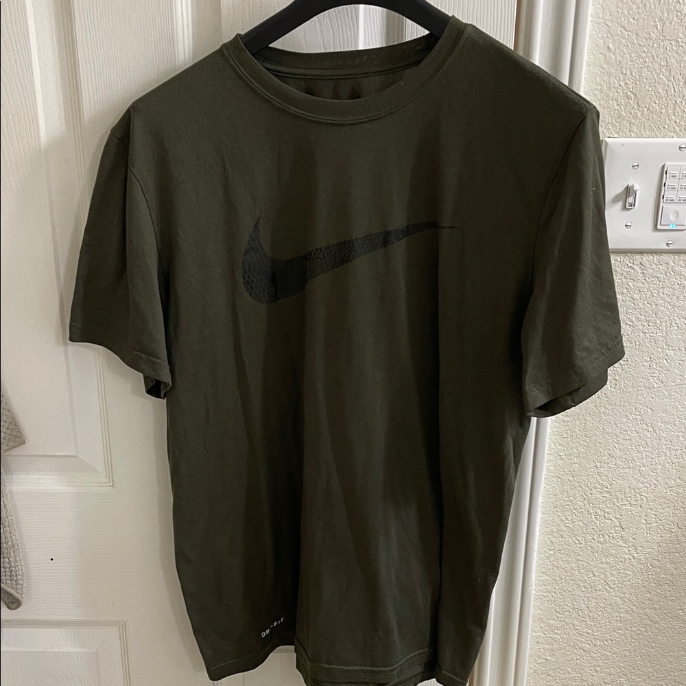 NWOT Nike Men's L Dark Green Short Sleeve Tee